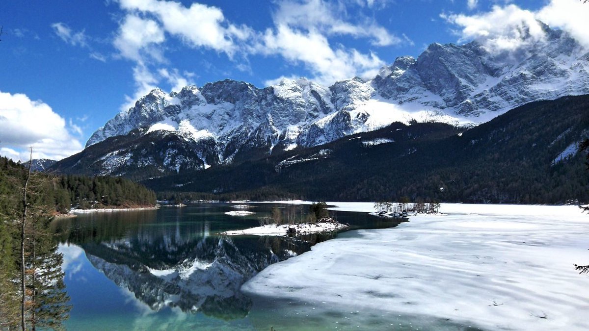 Where to explore the slopes outside of #Munich for the perfect weekend getaway ⛷: bit.ly/2A8ImD8
⠀⠀⠀ ⠀
#AVDM #AVDMmag #AVDMmunich #Spitzingsee #Zugspitze #Steinplatte #WilderKaiser