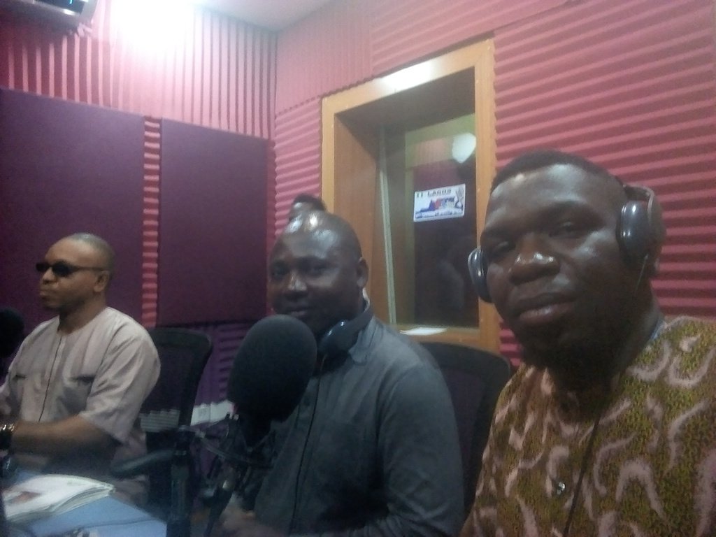 kkkay310's tweet photo. @3riplek now live on @lagostraffic961 with @iamjohndelegend on #YOURSIDEMIRROR with @victoroteri to talk on the e-hailing experience. https://t.co/YC0pqQw5ti