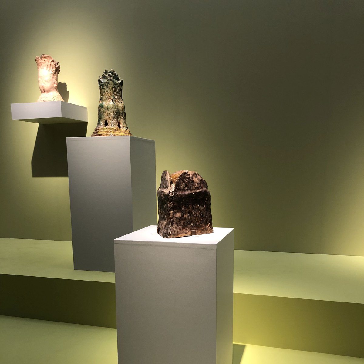 【LeikoIkemura】
For Ikemura inorganic structures are also imbued with organic qualities.
The work "House-Woman" is one half of a humorous husban-and-wife pair(from the German "Hausfrau (housewife)")! Be sure to find the other half of the pair "House-Husbund"!
#LeikoIkemura #NACT