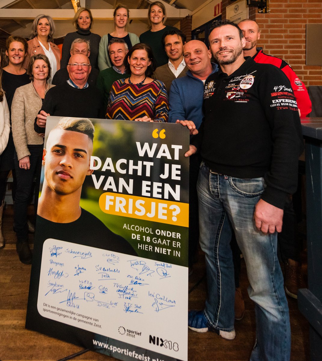 Zestien sportverenigingen, <a href="/SportiefZeist/">Sportief Zeist</a>  <a href="/ggdru/">GGD regio Utrecht</a> en wethouder @LauraH00g maakten afspraken over het alcoholgebruik. Woensdag werd het bijbehorende convenant ondertekend. Hier willen we bijdragen aan gezond en veilig opgroeien in Zeist. #sportiefzeist #zeist #GGD #gemeentezeist