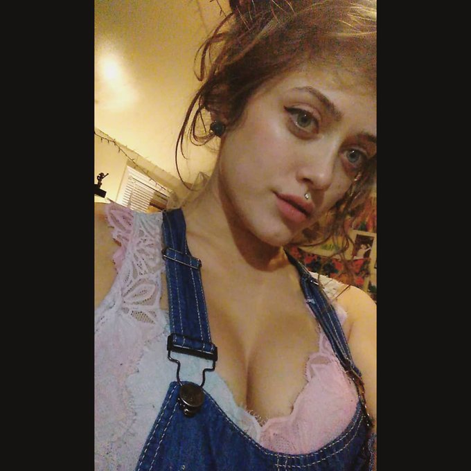 I'm bored! 😜 use this link: https://t.co/h18PEqB7aY  if you want to chat with me, and/or exchange pics<a href="/tag/manyvids"class="tags"><span>#manyvids</span></a><a href="/tag/mvsales"class="tags"><span>#mvsales</span></a>