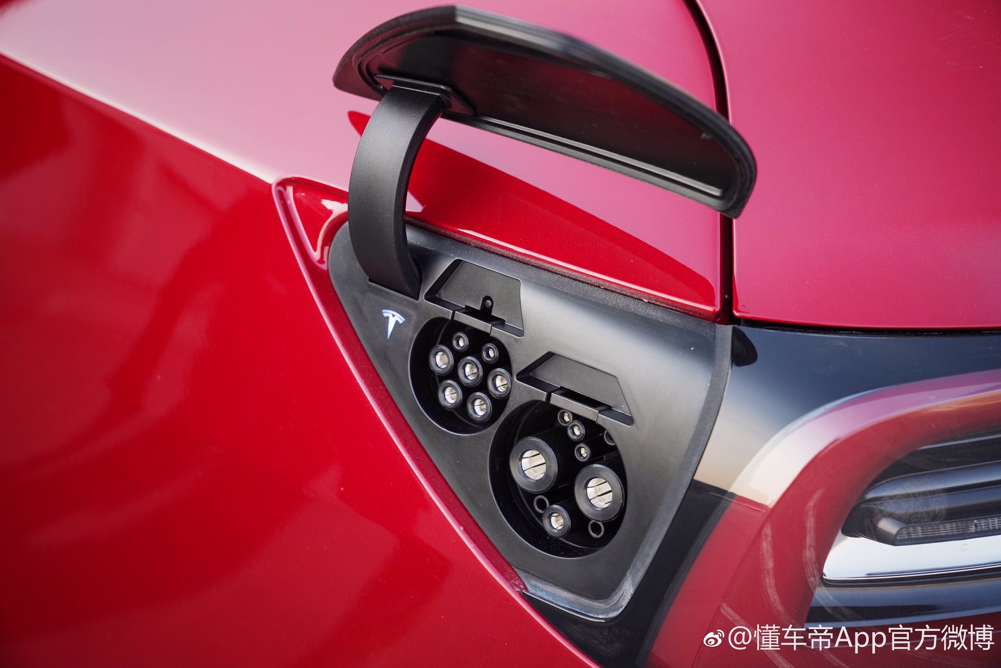 Charging port on tesla model 3 deals