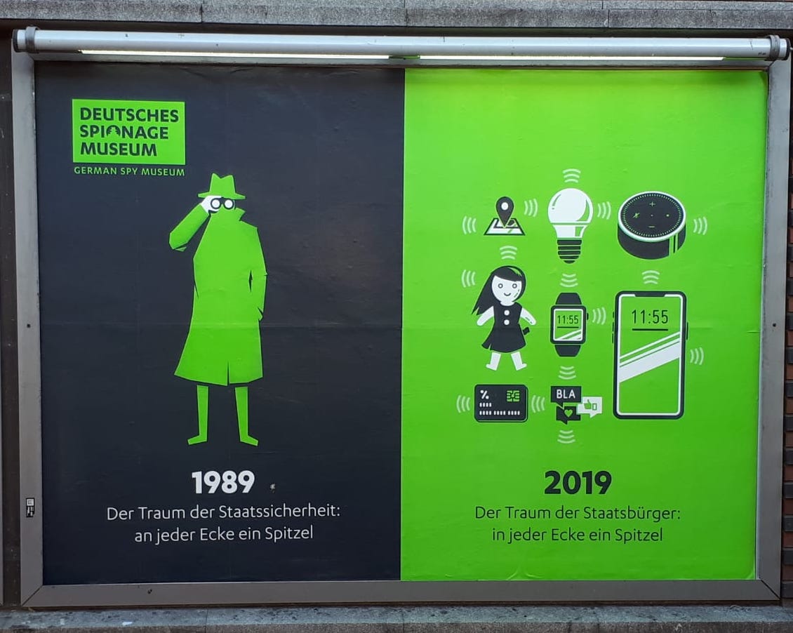 PfgHamburg's tweet photo. Hier ein kleiner #Denkanstoß zu den, von uns identifizierten, IT-Trends 2019: die digitale Ethik, Privatsphäre und Sicherheit!

Hinweis: Es handelt sich hierbei um eine Plakatkampagne des Deutschen Spionage Museums in Berlin. https://t.co/SxsZDuzb7a
