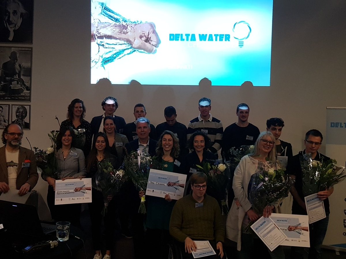 De winnaars van de #DeltaWaterChallenge zijn bekend! Publieksprijs: Sea Citadel. Juryprijs challenge 'Toekomstbestendige Stad': Groene Revolutie en juryprijs challenge 'Kustverdediging Veerse Dam': Villa de Verbeelding. Van harte! pic.x.com/9UcCMYU6u8