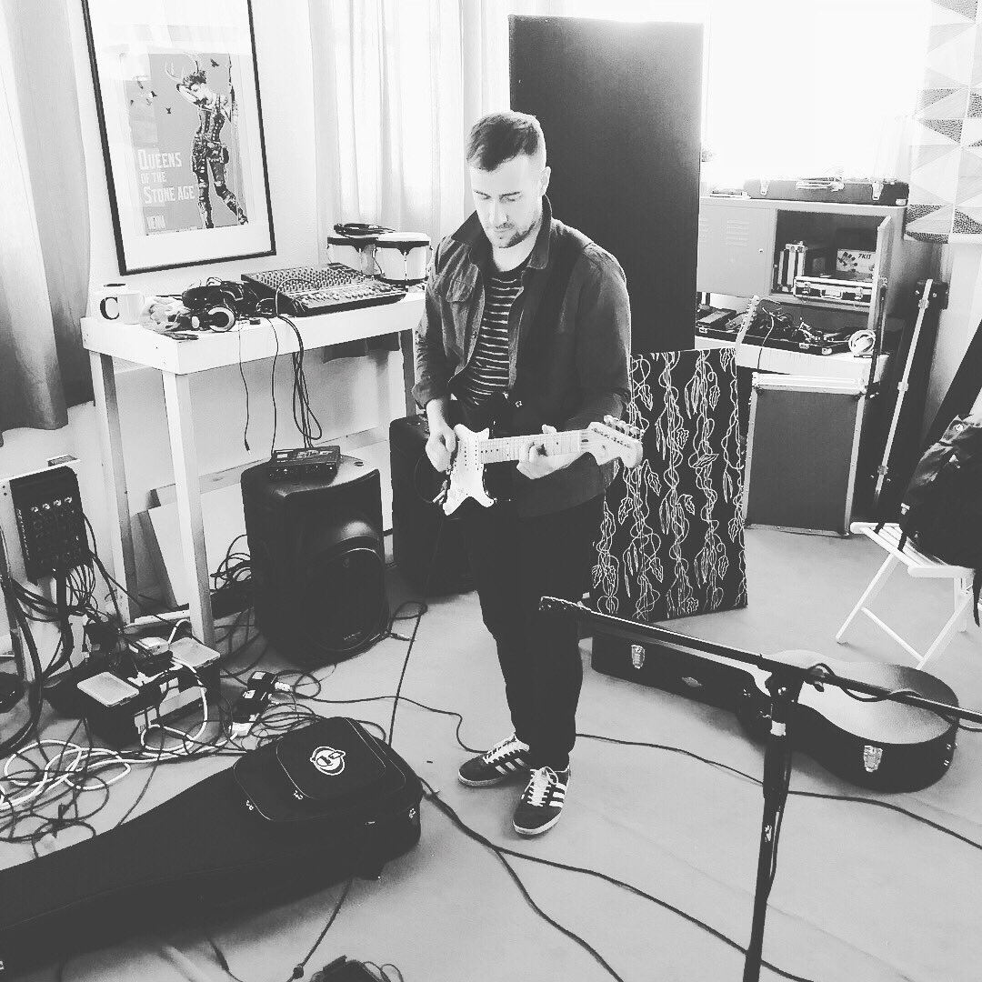 MusicBlacksmith's tweet photo. #bignews coming up for the weekend. Do check back! https://t.co/zFX4wG0W3x