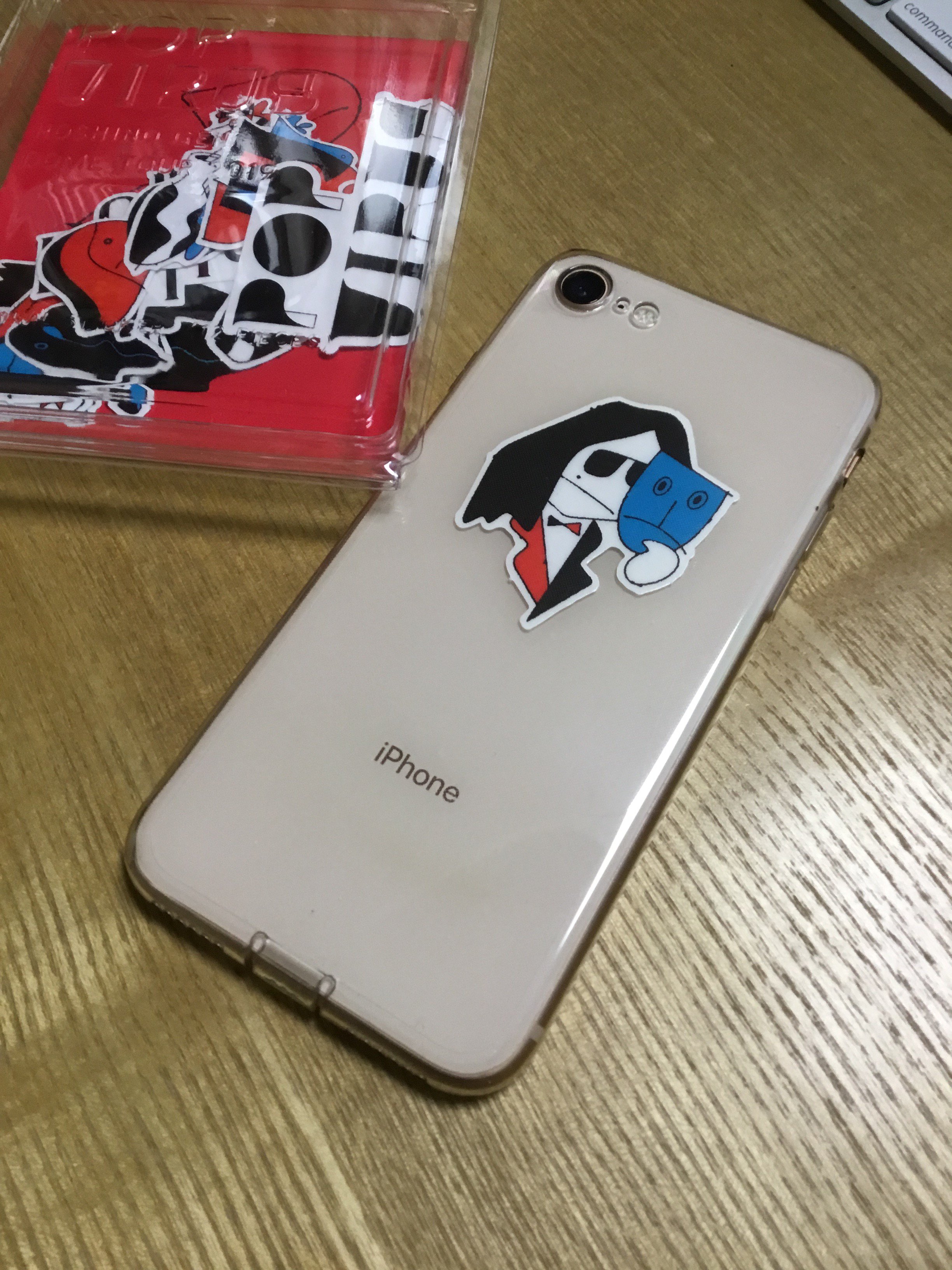 Adnap Sur Twitter アスマートからツアーグッズが届いた どれも素敵 さっそくステッカーの中からお気に入りの1枚をiphone と透明カバーとの間に挟んでみた 貼り付けるのは躊躇われるのでシール類はいつも挟むだけ かわいい 星野源 Popvirus T Co