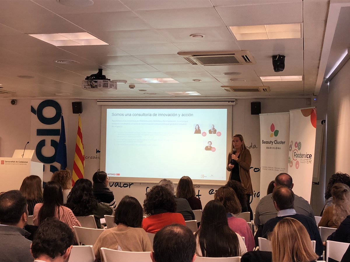 clusterfood's tweet photo. Ahir a la jornada de #FOODANDBEAUTY @IntensoFS @IsabelGimeno1 ens explica que "el ritme de vida actual mou al consumidor cap a opcions ràpides destacant els snacks més saludables"🍍🍎🍌@bclusterbcn
#FoodBeauty #HealthyFood #behealth #Interclusters #intensofood #socis #Networking https://t.co/3l98nyLQtz