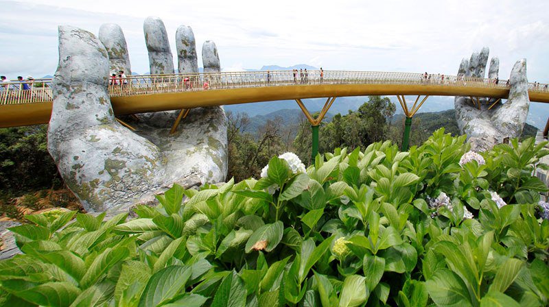 VietnamTypical's tweet photo. Giant hands holding up golden bridge on Ba Na hills da nang vietnam
https://t.co/5o2YjP8aLi
#golden_bridge #banahill #vietnamholidays #vietnamtrip https://t.co/xCqLGvzRSM