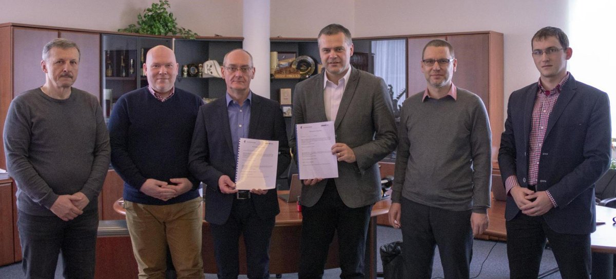 PANSA_PL's tweet photo. Participation in SESAR has united @MstepMIS and PANSA in development of safety enhancement solutions for ATM
#sesar #runwayexcursionprevention #globalreportingformat #participatinginsesar #arwis #runwaysafety https://t.co/TP6qlB0lmj