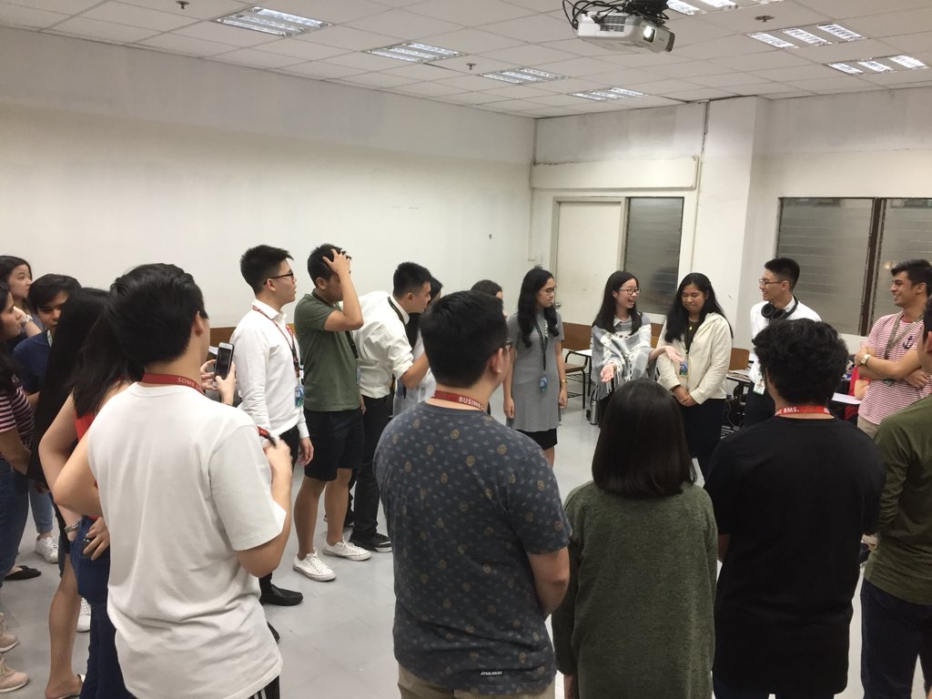 dlsubms's tweet photo. HAPPENING NOW:

APC Acquaintance Night at L109! Get a chance to bond with your course mates as you enjoy the games, food and memories! 

#BMSat33
#BastaMemberSpecial https://t.co/nrUVNvOgAJ