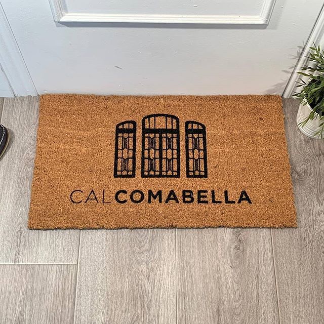 Anem donant nous usos a la imatge corporativa que ens van dissenyar des de @LaCasaperlaTeulada
ℹ🧡🛏🛎🏡🗝🌞🏞🚪
Què us sembla la nova catifa de benvinguda que ens han fet de <a href="/topmat_es/">topmat.es</a> ? bit.ly/2HwBYvI