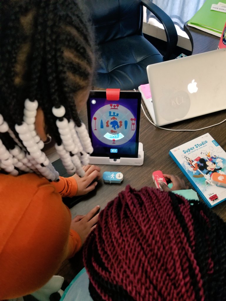 caudill_kate's tweet image. Trying out @PlayOsmo #CodingJam this morning!  #codingtweet @LHEDolphins