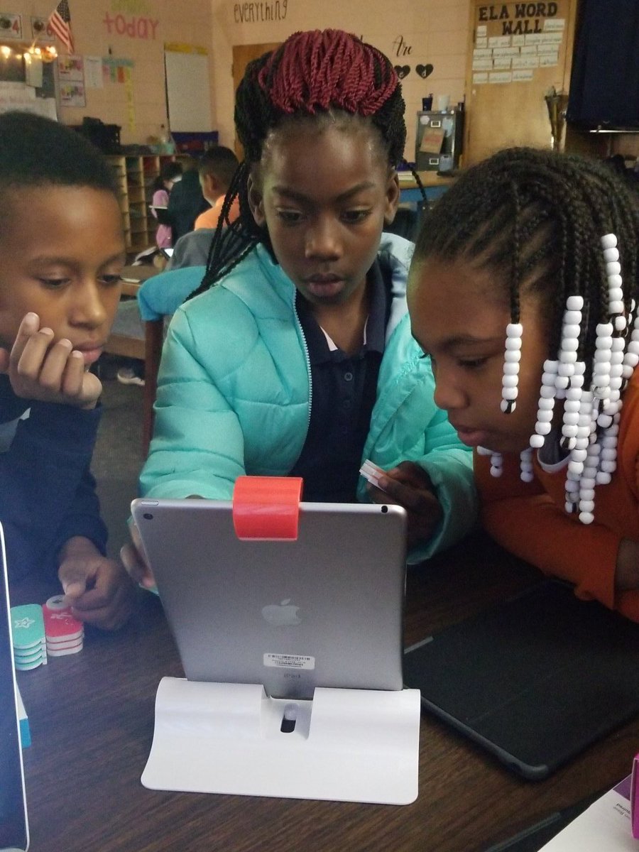 caudill_kate's tweet image. Trying out @PlayOsmo #CodingJam this morning!  #codingtweet @LHEDolphins