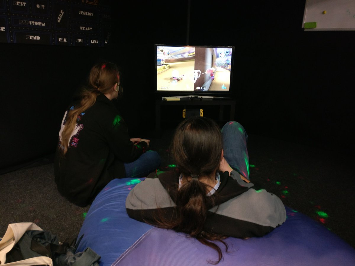 tonivdv's tweet image. Mario @Ocramius is having fun #phpbnl19 #sponsor @ADSDAQ