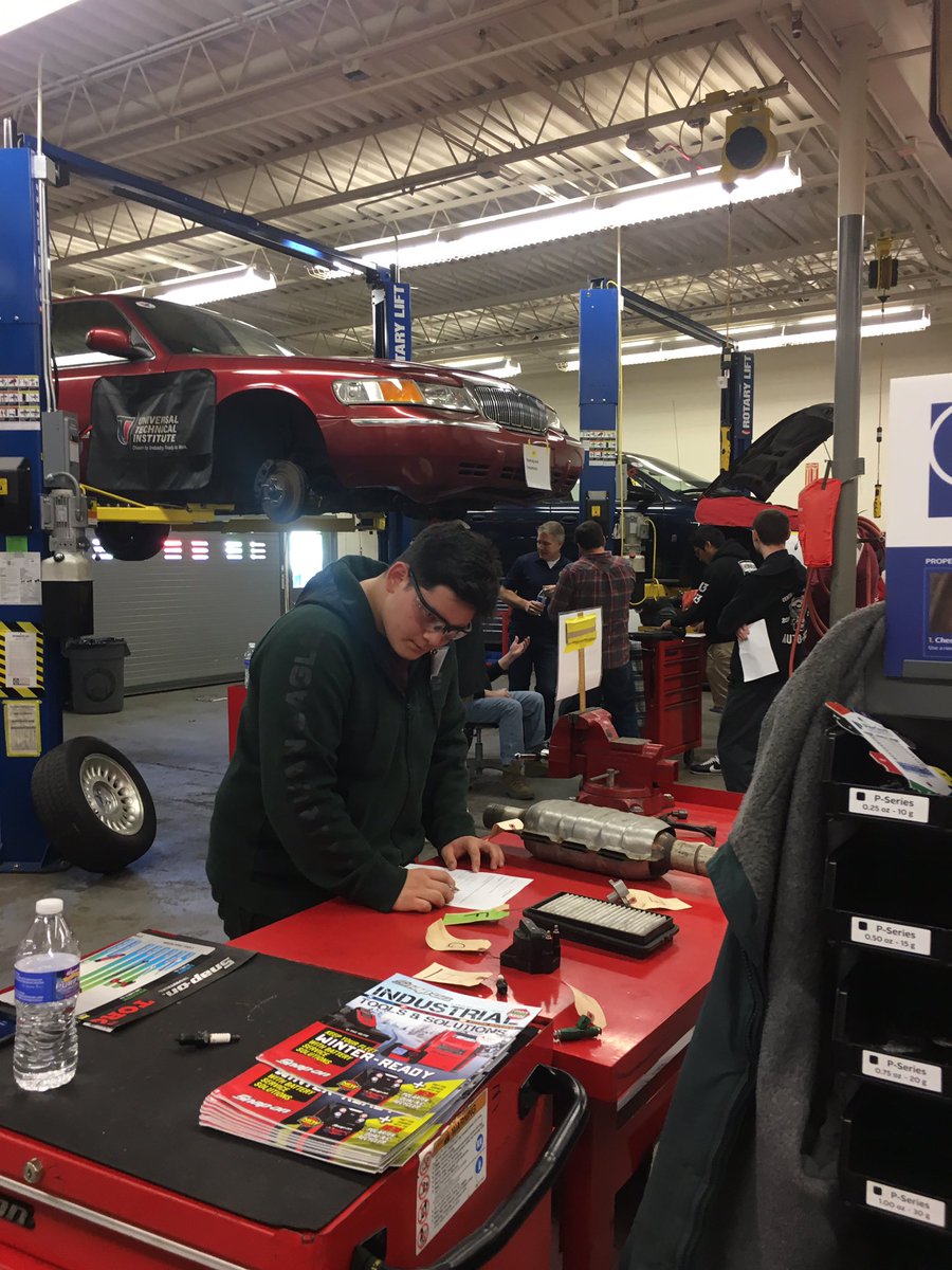 APSAutoTechcc's tweet image. Competition Skills USA at Edison high school. @APS_CTAE ,@ACC_Collision ,@Margaretchungcc ,@KrisMWUSA9