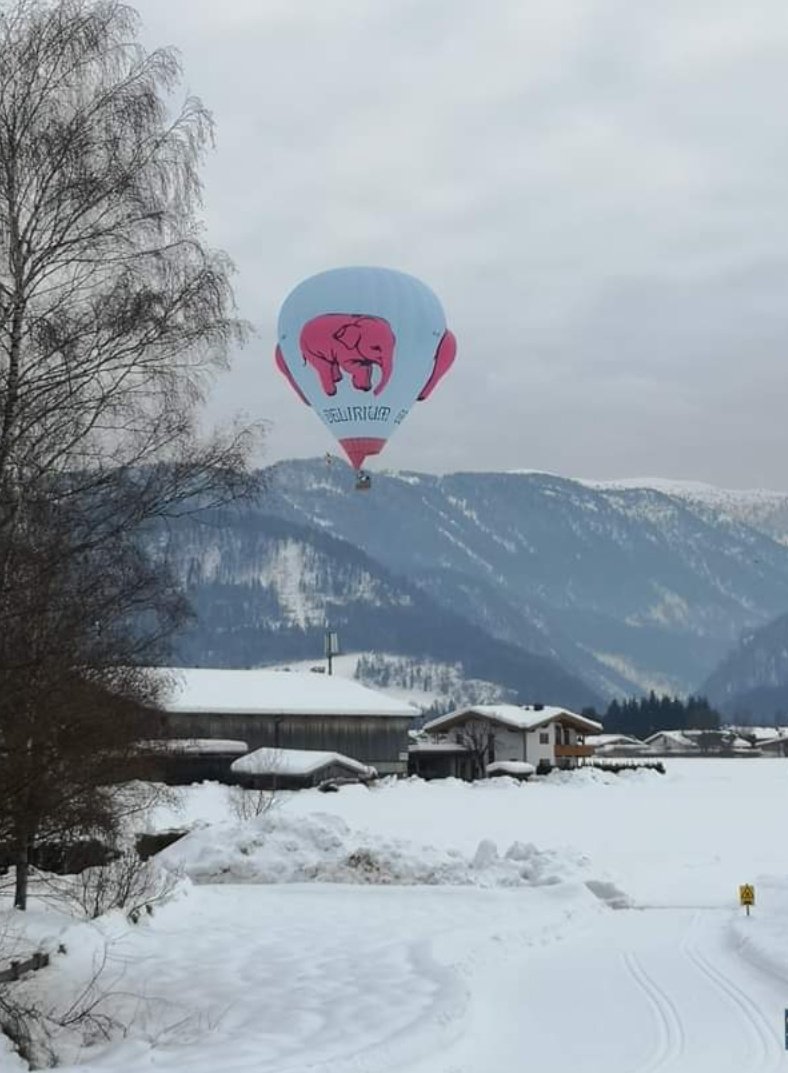 Deliriumbrewery's tweet image. Spotted in Austria. Our Delirium hot air balloon made a first trip over snowy mountains #delirium