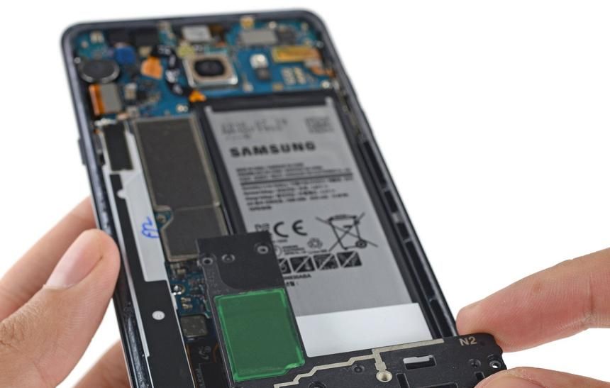 Apple contrata executivo responsável pelas baterias da Samsung -> buff.ly/2FZVpKX #olhardigital