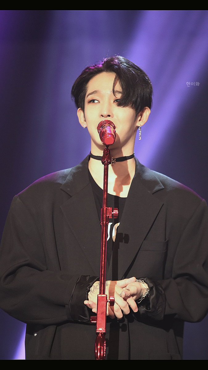 현이와 tweet media