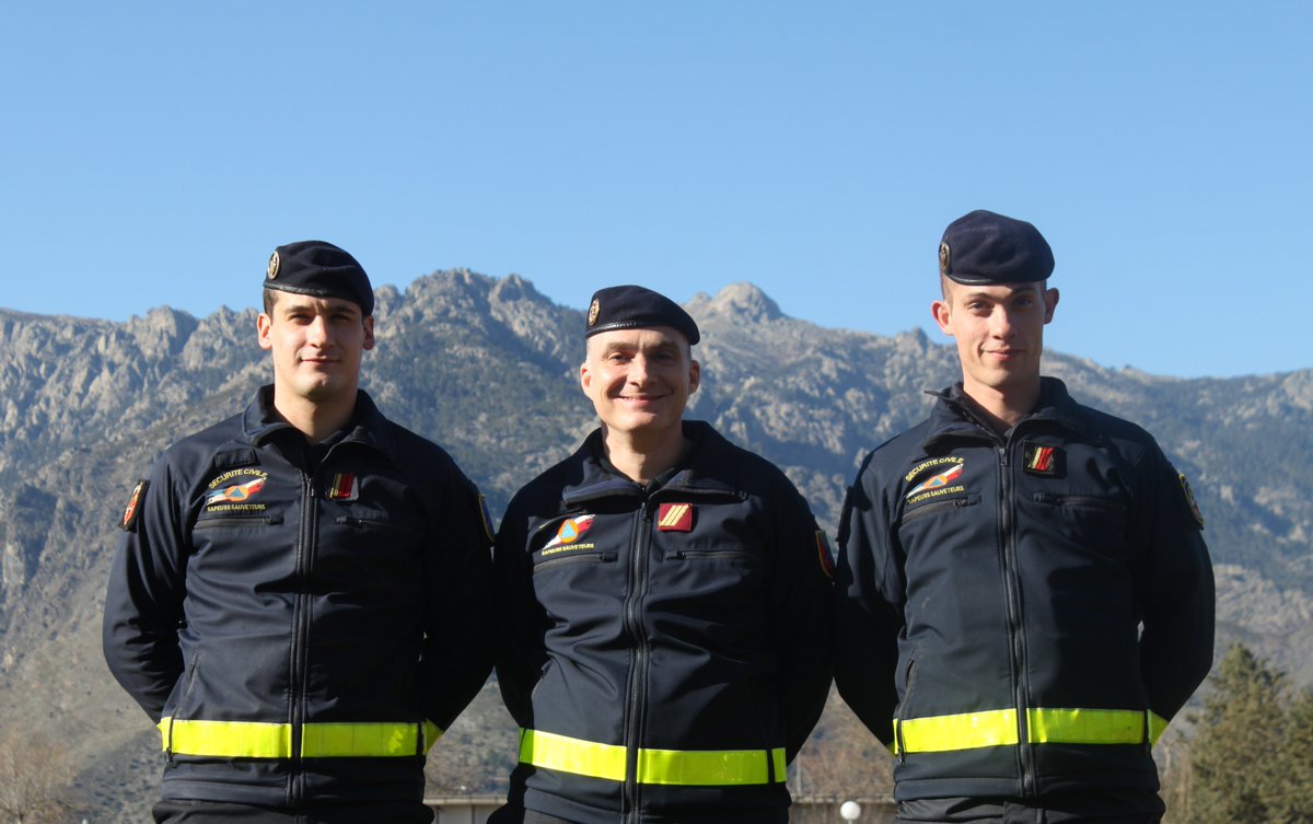 armeedeterre's tweet image. #ÀLHonneur 👏 Début janvier, une enfant de 3 ans est prise de convulsions en plein vol d&apos;un avion reliant Bastia à Paris. 3⃣ militaires de l&apos;#UIISC5 à bord, prodiguent les premiers soins d&apos;urgence. Après un atterissage d&apos;urgence à Lyon, elle est évacuée. 

#FiersDeNosSoldats