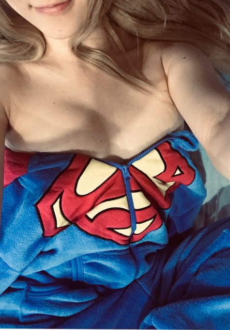 Super-home-woman. 🤓Sorry for the long absence... woman’s days 😅 https://t.co/XrkS0J5C7a