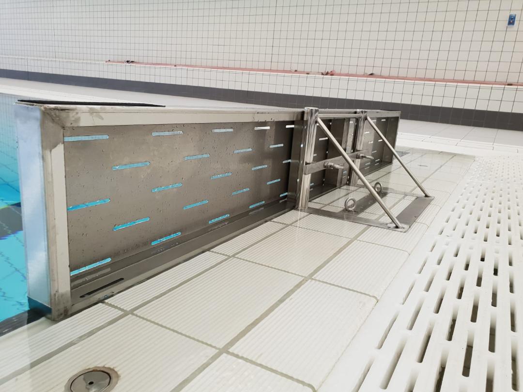 apgleisure's tweet photo. OK, OK, we're bowing to popular demand after the storm that kicked up following our earlier teaser about  #Warwick University's groundbreaking new pool... you're dying to see it, so here's a sneak peak from yesterdays installation. Wow! #startblocks #swimtiming #competition #pool https://t.co/iFEmhdTECx