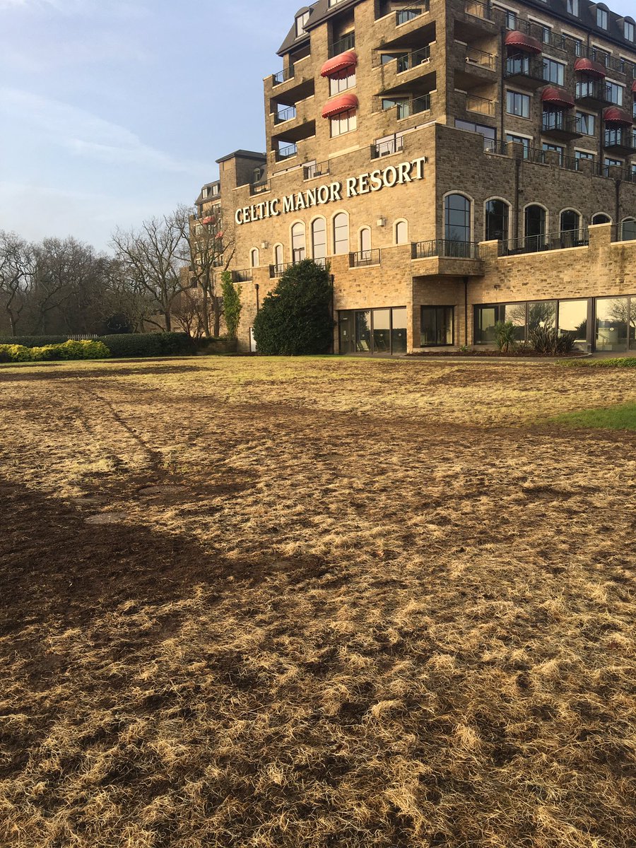 jmckenziej's tweet photo. 70 tonnes of material removed from hotel rooftop garden , levelled and turfed - another great effort by the team at @Inscapesonline https://t.co/CDt07jHsvp