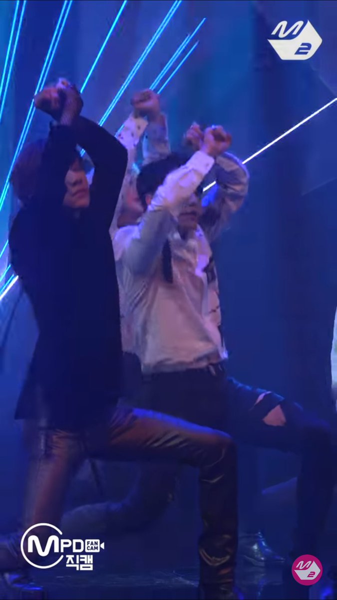 switchysoonie's tweet photo. now I can't stop thinking about him being handcuffed to the headboard when I watch the Good to me choreo 😔😔 https://t.co/whioBIFLYS