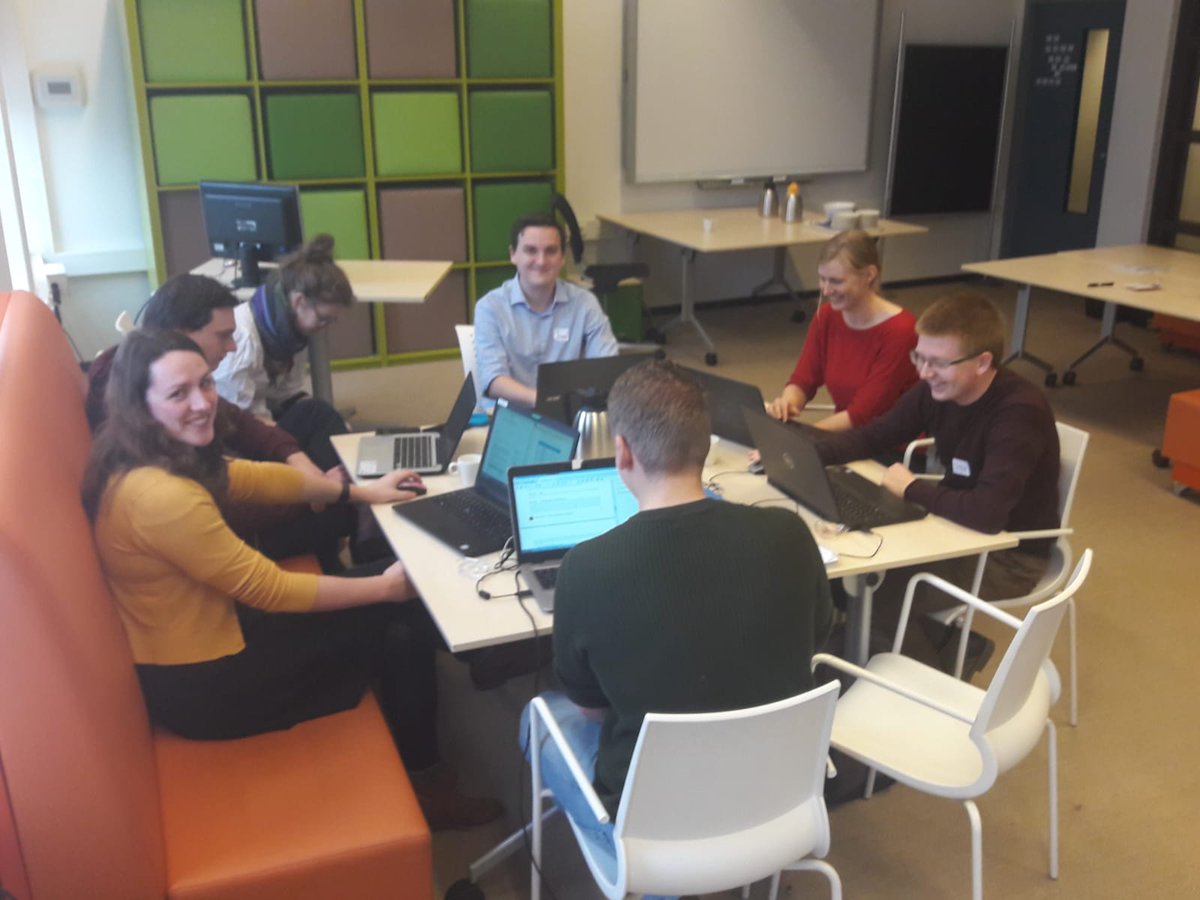 Gezellige bedoeling bij <a href="/Saxion/">Hogeschool Saxion (inactief)</a> tijdens Het Nieuwe Netwerken van @JongStrong medewerkers van <a href="/waterschappen/">Unie v Waterschappen</a> <a href="/TauwNL/">TAUW</a> <a href="/provgelderland/">Provincie Gelderland</a> @bodemtrainees <a href="/AnteaGroupNL/">Antea Group NL</a> @sweconederland en een student :)