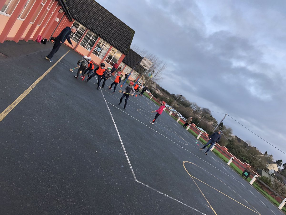 ClongeenLGAA's tweet photo. Our first morning back at the @OfficialWexGAA @Hurling365 since the Christmas hols 🎅🎅 huge numbers and fantastic attitude from our little #geeners 💚💛 how lucky we are #natabharsuas #growingourfamily #buildingourclub https://t.co/tTtBFpl8nM
