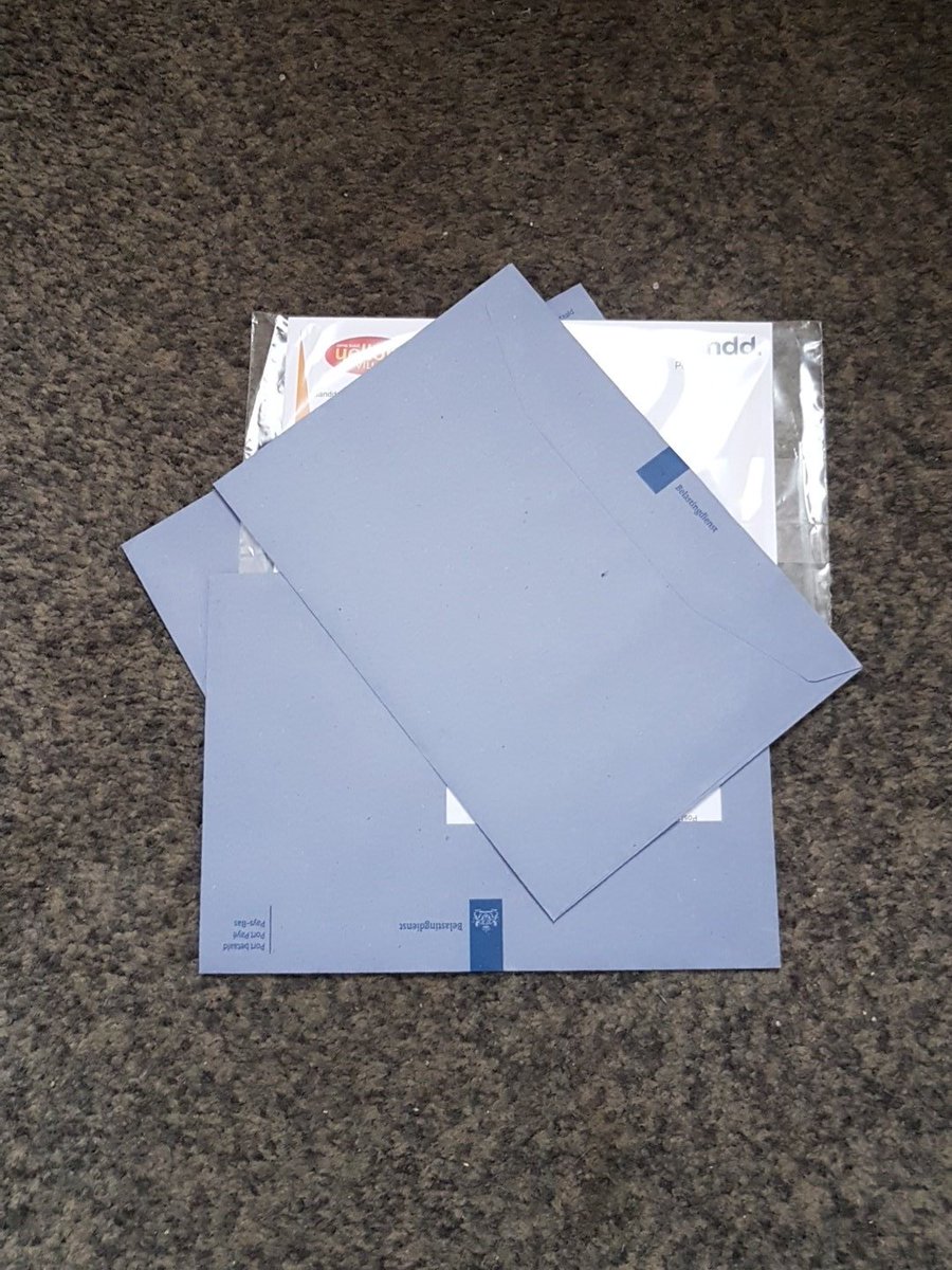 opapierre's tweet image. Yes ze zijn er weer 😁

#leukerkunnewehetnietmaken
#blauweenvelop
#belastingdienst

Wie geeft wat hij heeft is waard dat hij leeft.  😀