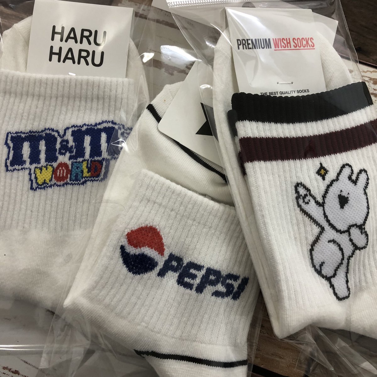 HONEYBOX9's tweet photo. NEW🧼お知らせ📝
くつ下新しく置きました🧦
すこぶる動くうさぎ🐰ペプシ🥤M&M🍫オレオ🍪 など!
#honeybox #HONEYBOX #沖縄市 #韓流ショップ #くつ下 https://t.co/iVxlSa4EAK