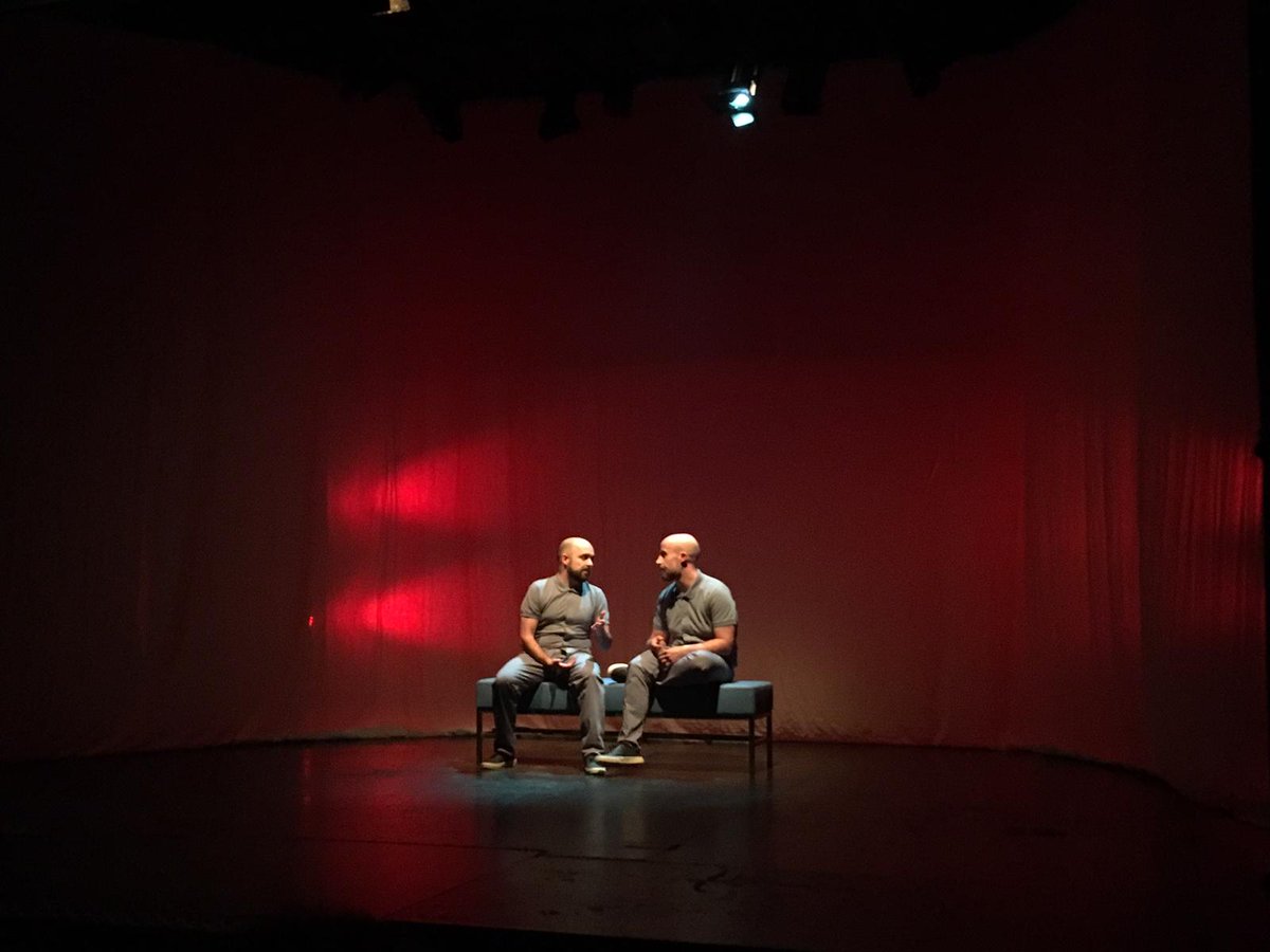 FundacionCRJ's tweet photo. Enhorabuena a @pespunteprod por la obra #AzulShakespeare que tuvo lugar ayer en la @upmjaen con un lleno absoluto.
Seguiremos apostando por las artes escénicas
#arte #cultura
@LomasLuije https://t.co/XnFhyi8VHt