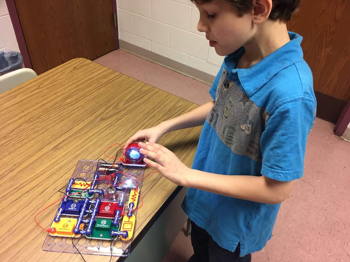 SeiterNIS's tweet photo. Brilliant engineering work building a complex electrical circuit, including wires extracted from a flashlight! #NewportIntermediateSchool https://t.co/3qGXiY7ExV