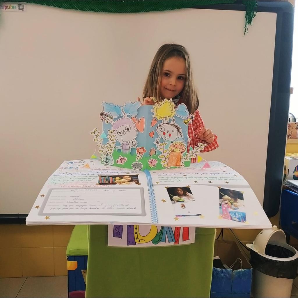 O noso libro viaxeiro segue medrando!. Aproveitando para traballar as intelixencias visoespacial e lingüística ✨ #infantil #icrezco #SomosMaristas #MaristasCambia