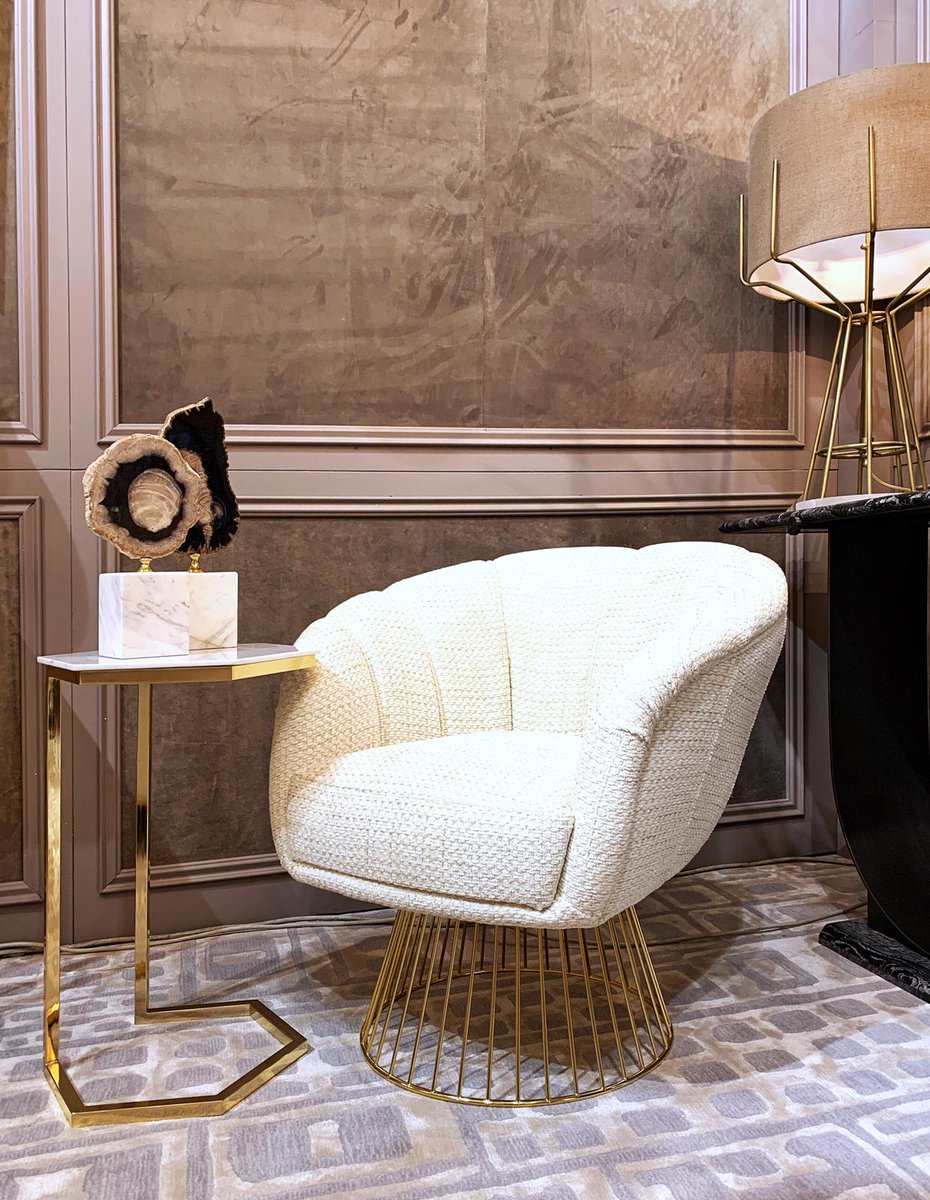 White hues, marble and brass accents. Match Life with Studio furnishings to get the perfect corner in your #livingroom!
#mo19 #maisonetobjet #paris #designdecor #homedesign #interiormagazine #luxuryfurniture #luxuryhome #luxuryliving #elledecor #Badari #Badarirocks #Badarifirenze