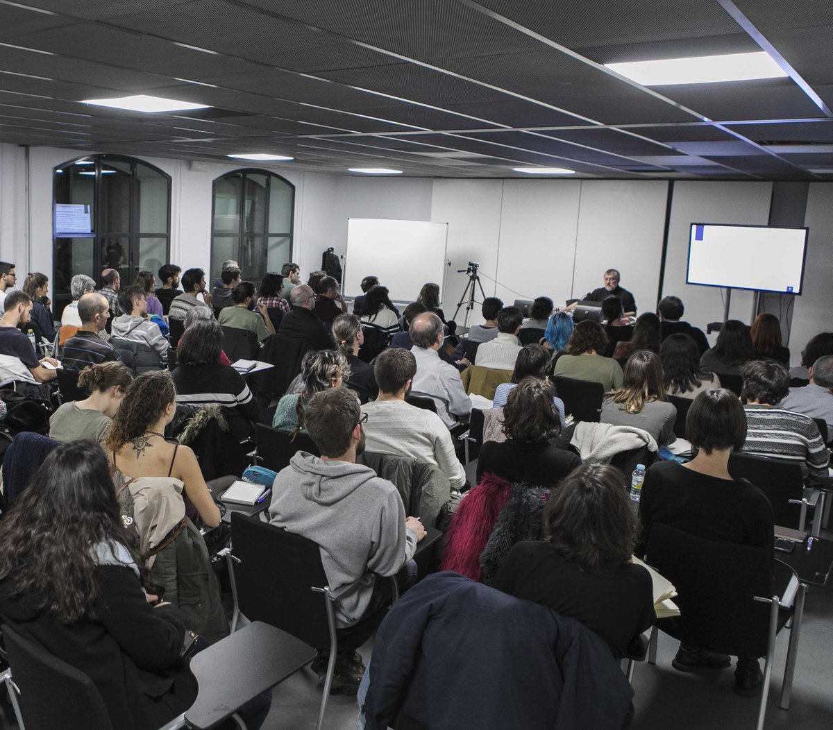 LaCasaEncendida's tweet photo. En las charlas intervendrán: J Manuel Naredo (@unicomplutense), Miquel Porta, (@UABBarcelona) Yayo Herrero, (#ForoTransiciones), Antonio García Allut, (Universidad de Santiago de Compostela), Ana Regina Segura, (@AECID_es), y @JorgeRiechmann (@UAM_Madrid). #EnfoquesAgroecológicos https://t.co/O4uPMBF2Gd