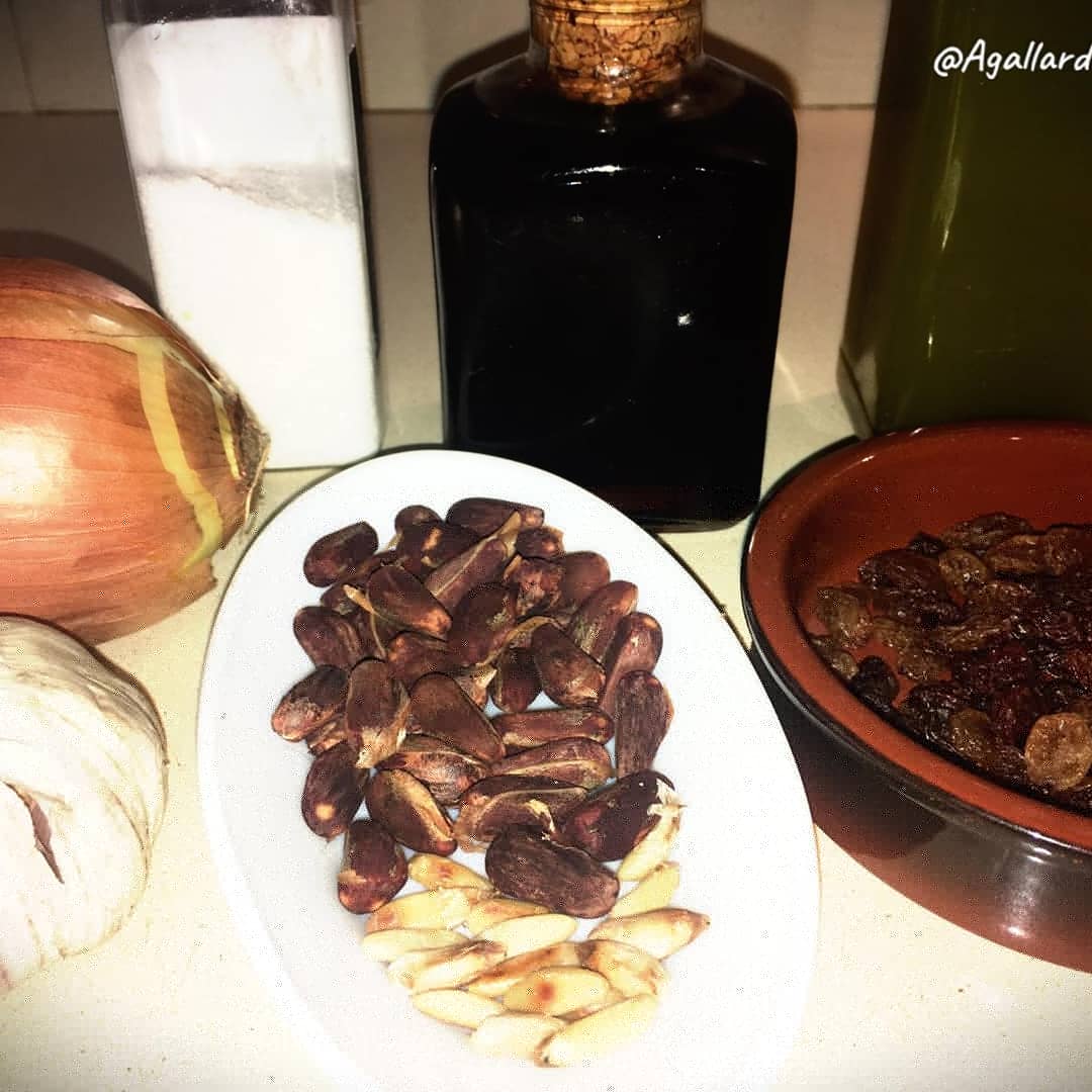 cocinandocaza's tweet photo. #CocinandoCaza #JaraYSedal #AntonioGallardoRomero #ASusPiesChef #LujoDeCompañeros #ComeCazaComeSano #CarneSilvestre
"Hoy tocó conejo!
Salsa d cebolla con ajo, vino moscatel, pasas y piñones."
#CompañerosDeliciosos #CarneDeCazaTeEnamorarás #CazaCocinaArte #CarneDeCazaNaturalSana https://t.co/hzHSneGgS4