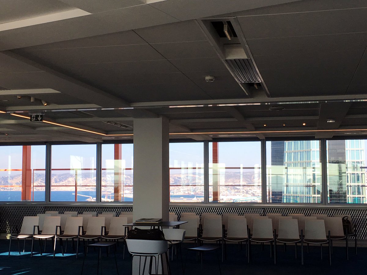 CCI_AMP's tweet photo. [#Direct] Quand le @WTCMarseille inaugure son #SkyCenter à @Marseillaisetlm. Des bureaux culminant à 130 m et une visibilité pouvant atteindre 40 km (par beau temps). @PChaffard @chauvinjl @Euromed_MRS @Constructa_SA https://t.co/Hliyd6mas2
