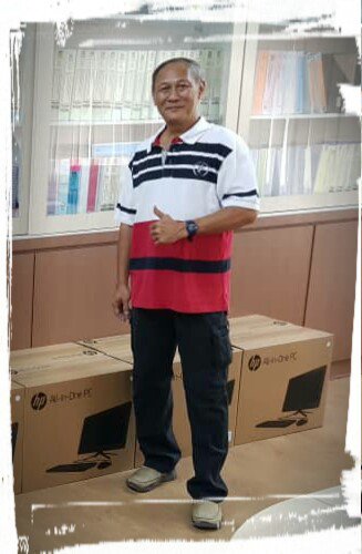 SMKSubangUtama's tweet photo. Terima Kasih En Patrick Lai. Segala jasa anda amat kami warga Smksu hargai..
#lastday
#jasamudikenang https://t.co/yihfQdYsBZ