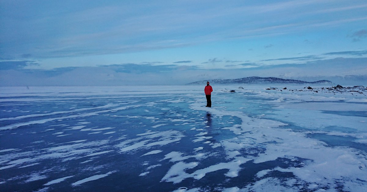 Wind is scouring the snow from the ice on lake Torneträsk today 😍
A world between worlds! 🌀❄️
#Abisko #winter #StormHour