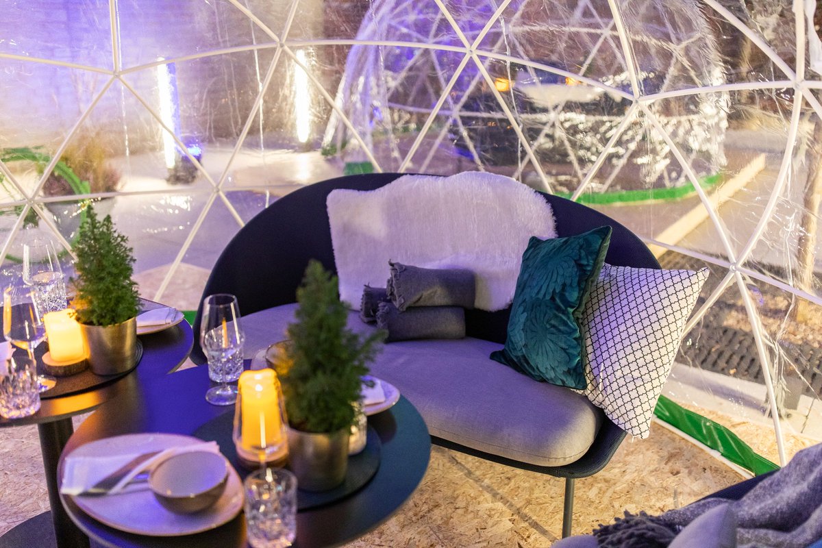 innside_hamburg's tweet photo. Cold, colder, cosy – unsere winterlichen Igloos sind beheizt und mit kuscheligen Fellen und Kissen für einen gemütlichen Abend mit Freunden ausgestattet!
#WorkTripping
#InnsidebyMelia #Wanderlust #Instalocation #Hotel #Reisen #Reiseblogger #Igloo #Dinner https://t.co/DuzDtMpqfd