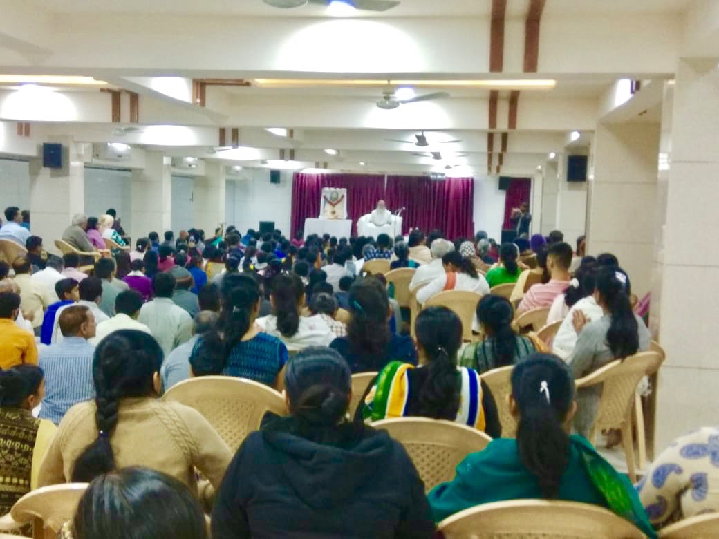 Rishividhyadhar's tweet photo. #Knowledge #Session on *"#Karma"* and #Divya #Satsang in the month of #January 2019 concluded at #Rajkot, #Gujarat :

• 21nd Jan 2019.

• #Swaminarayan #Gurukul Hall.,
Dheber Road,
Rajkot.

Contact : +91 9825222852 / 9904197657 / 9974021005. #Wisdom #HappinessExpress #Happiness https://t.co/aGOAjERJb3