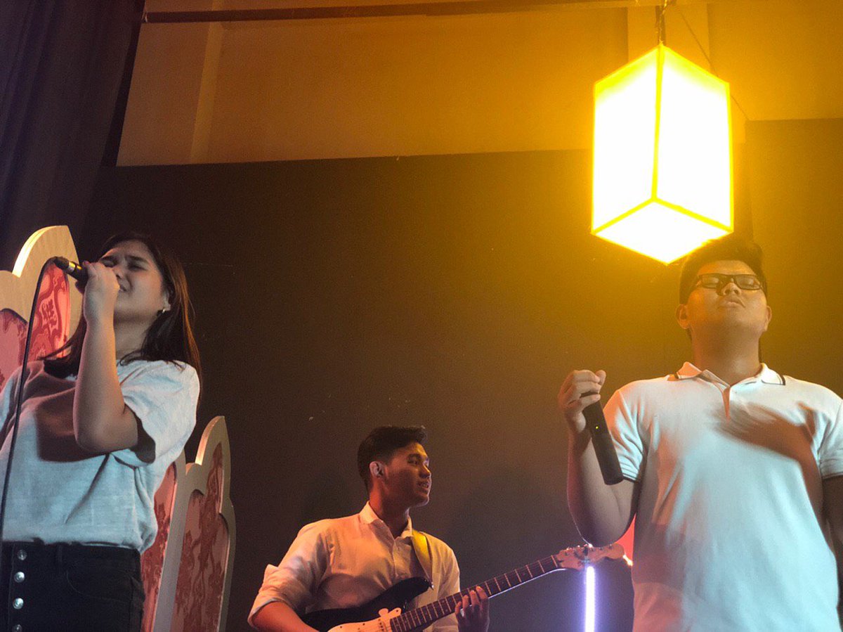 domnetustshs's tweet photo. HAPPENING NOW: Praise and Worship by The Feast 

#SIGAW2019 #DYGSHS https://t.co/0figkZxYD3