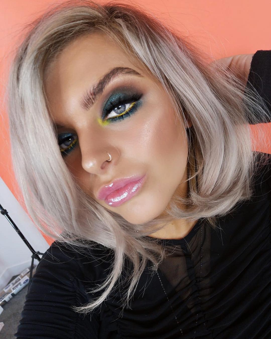gøre det muligt for legeplads korrekt BEAUTY BAY on Twitter: "BRAND NEW VID 🚨 Our gal Lucy Hart smashin' yet  another look using ALL Linda Hallberg Cosmetics🙌 Head over to our YT  channel to get this dreaaamy green