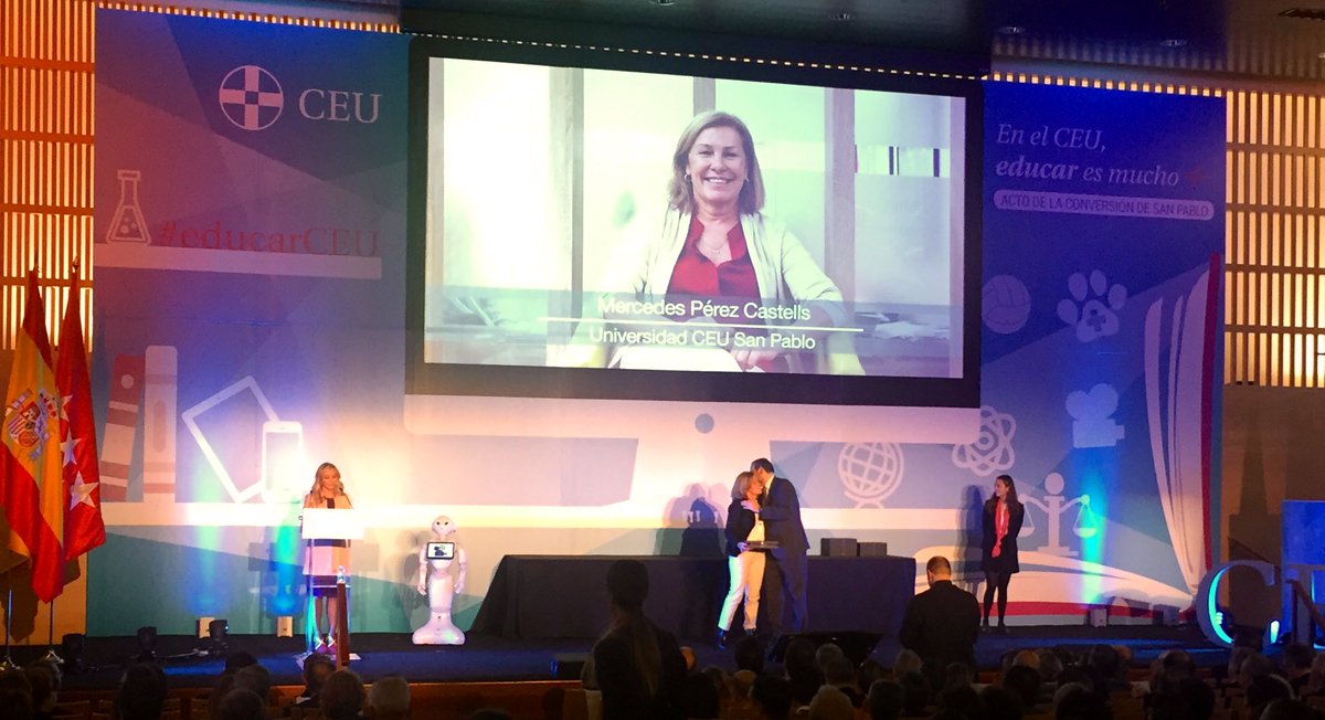 CEUAAlumni's tweet photo. Hoy reconocemos 25 años de entrega y dedicación a @FundacionCEU de muchos profesionales entre los que se encuentra nuestra responsable @MercedesPCceu. Permitidnos compartir la alegría con todos los que nos leéis. #educarCEU https://t.co/FSlDVsAzGO