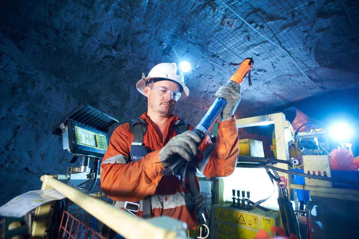 MiningMagazine's tweet photo. The winner of the #DrillAndBlast category of #MiningMagazineAwards is @OricaLimited's Steve Piercey for developing a new #mining method with the WebGen #technology at Goldcorp's #Musselwhite mine https://t.co/WnEZLjgkgB #futureofmining #technology #blasting #undergroundblasting https://t.co/HZo7Sn1IZw