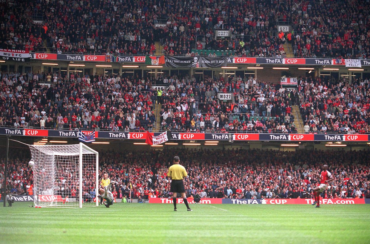 Stuart_PhotoAFC's tweet image. Patrick Vieira's list kick of a ball as an Arsenal player wins the 2005 #FACupFinal against Man United. #afc #arsenal