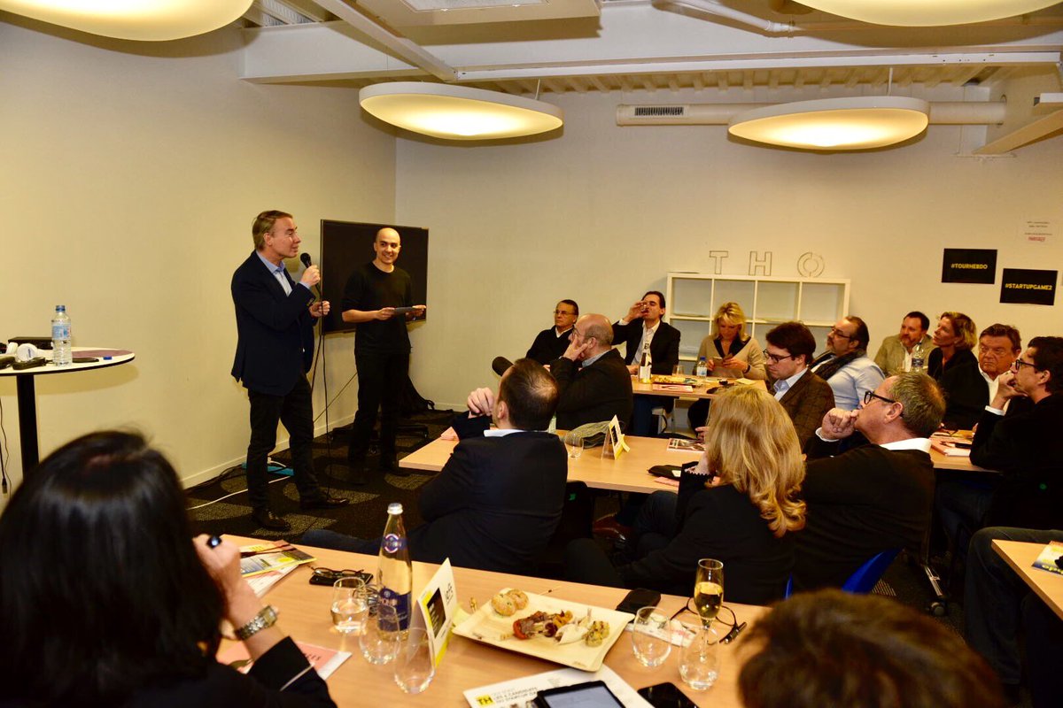 Tourhebdo's tweet image. Quand Olivier Kervella patron de #NGTravel pitch pour Youssef de #Memento ça donne ça ! #startupgame #tourhebdo #traveltech