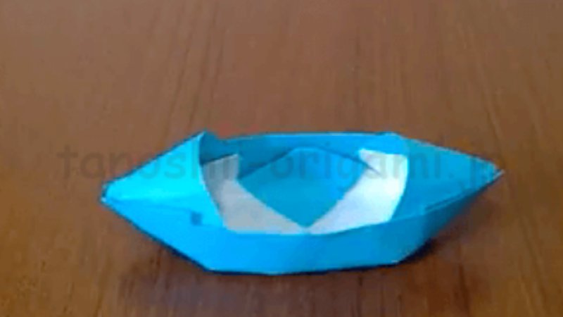 たのしい折り紙 ちょっと難しい船の折り紙 5分くらいなら水に浮きます ツルツルの広告で作ると 夏の水遊びやお風呂にも モーターボート の折り紙のイラストと動画はこちらからどうぞ T Co 3g936hswzd 折り紙 おりがみ Origami