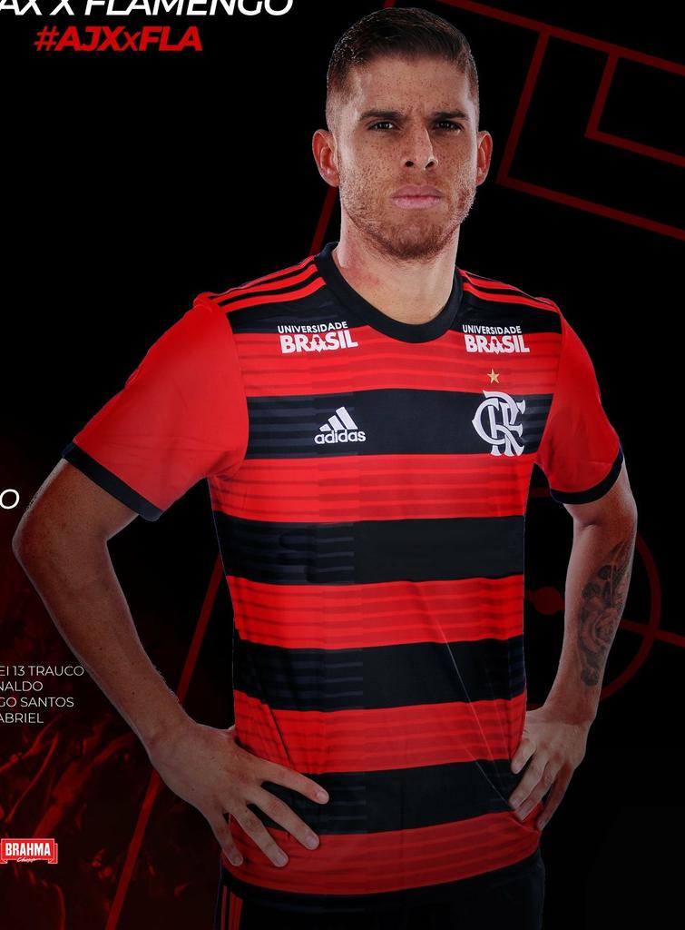 " Eu aceito correr, para as estrelas brilharem. "
- Cuéllar
Difícil não amar